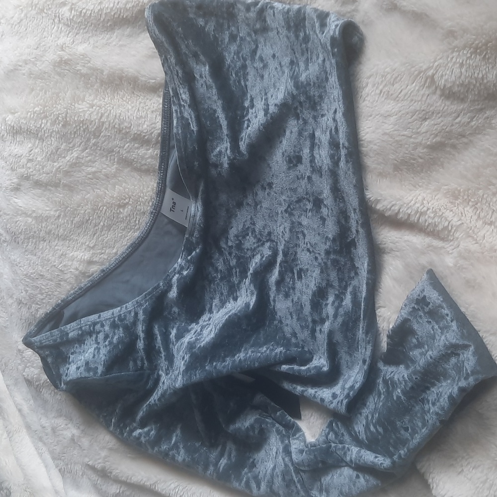NWT Aritzia TNA Hollywood Dark Slate 1-Shoulder crushedVelvet long sleeve Crop L - Picture 4 of 8